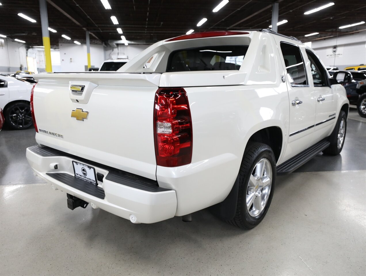 2013 Chevrolet Avalanche LTZ Black Diamond 4X4 - Photo 10 - Addison, IL 60101