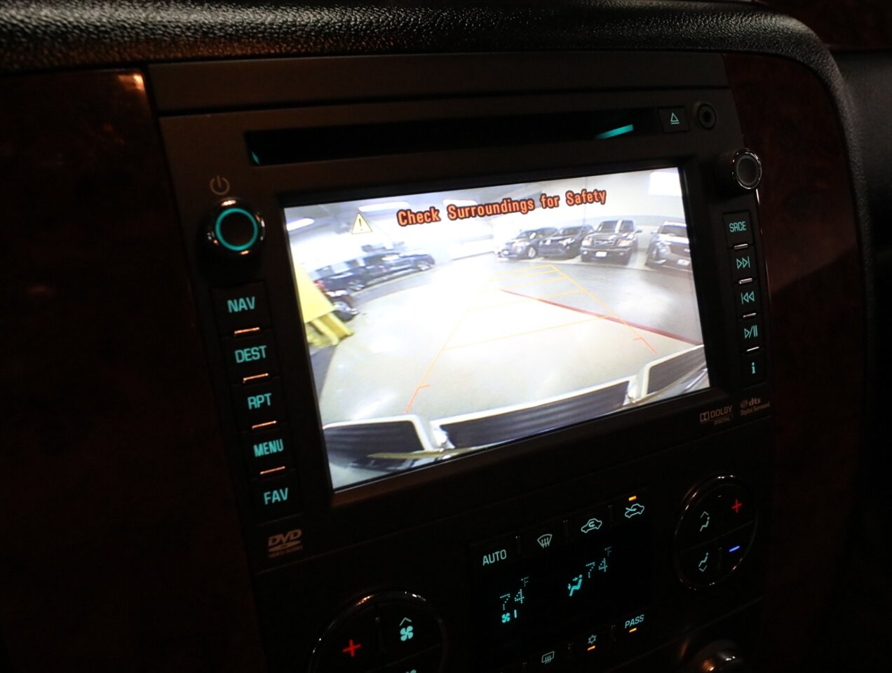 2013 Chevrolet Avalanche LTZ Black Diamond 4X4 - Photo 36 - Addison, IL 60101