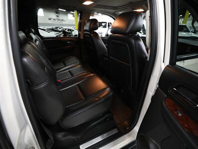 2013 Chevrolet Avalanche LTZ Black Diamond 4X4 - Photo 21 - Addison, IL 60101