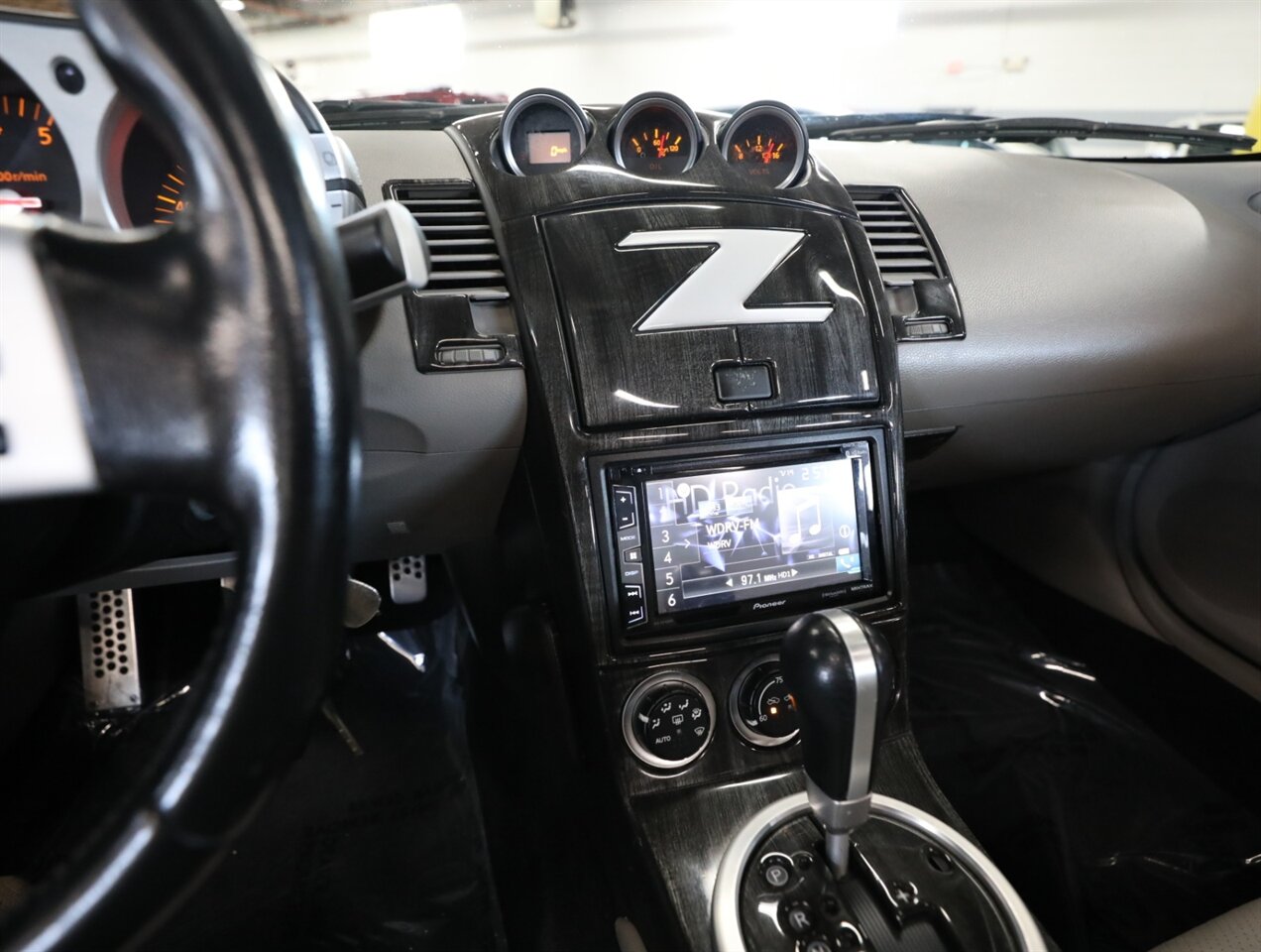 2005 Nissan 350Z Touring Convertible - Photo 28 - Addison, IL 60101