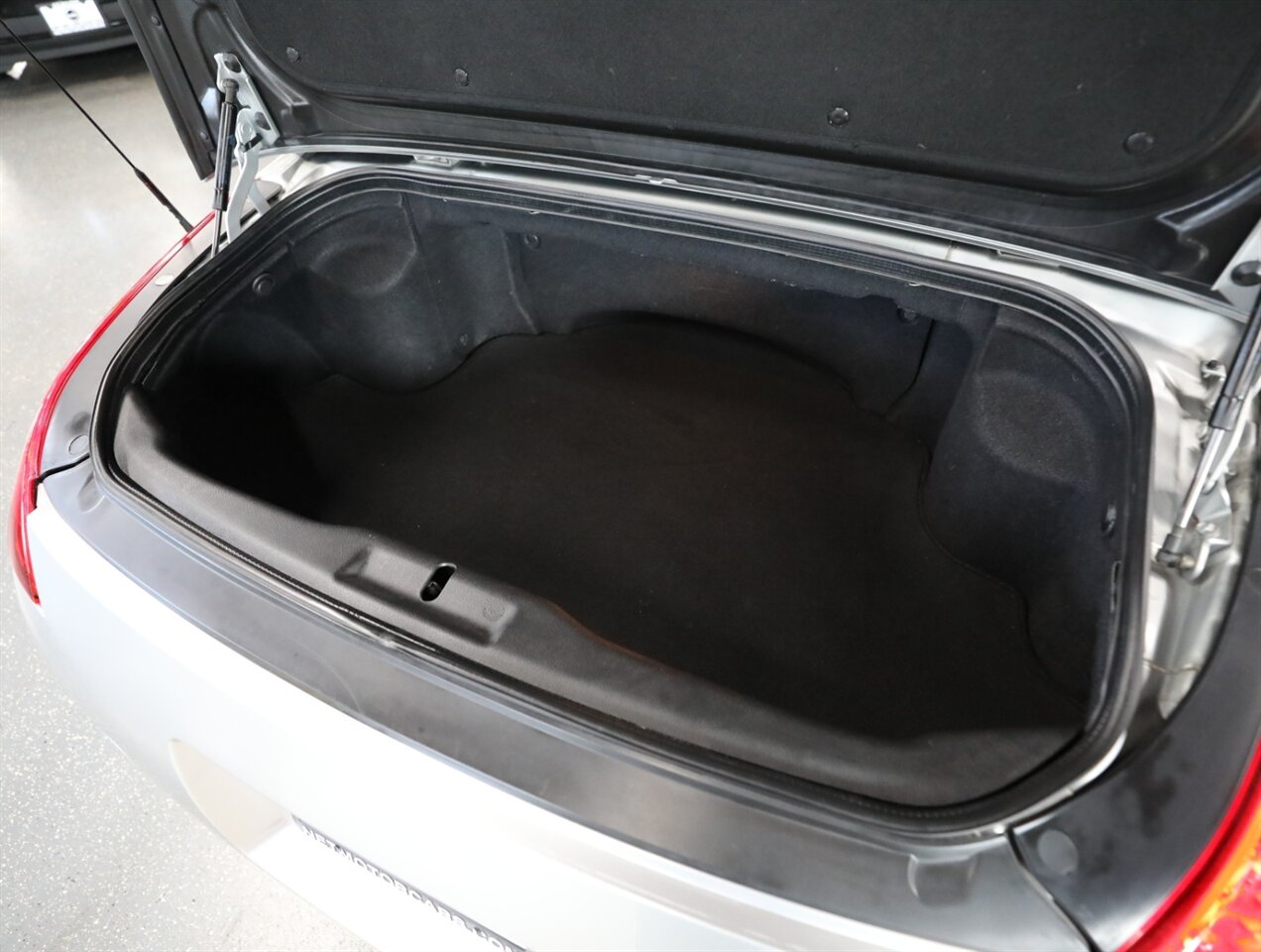 2005 Nissan 350Z Touring Convertible - Photo 22 - Addison, IL 60101