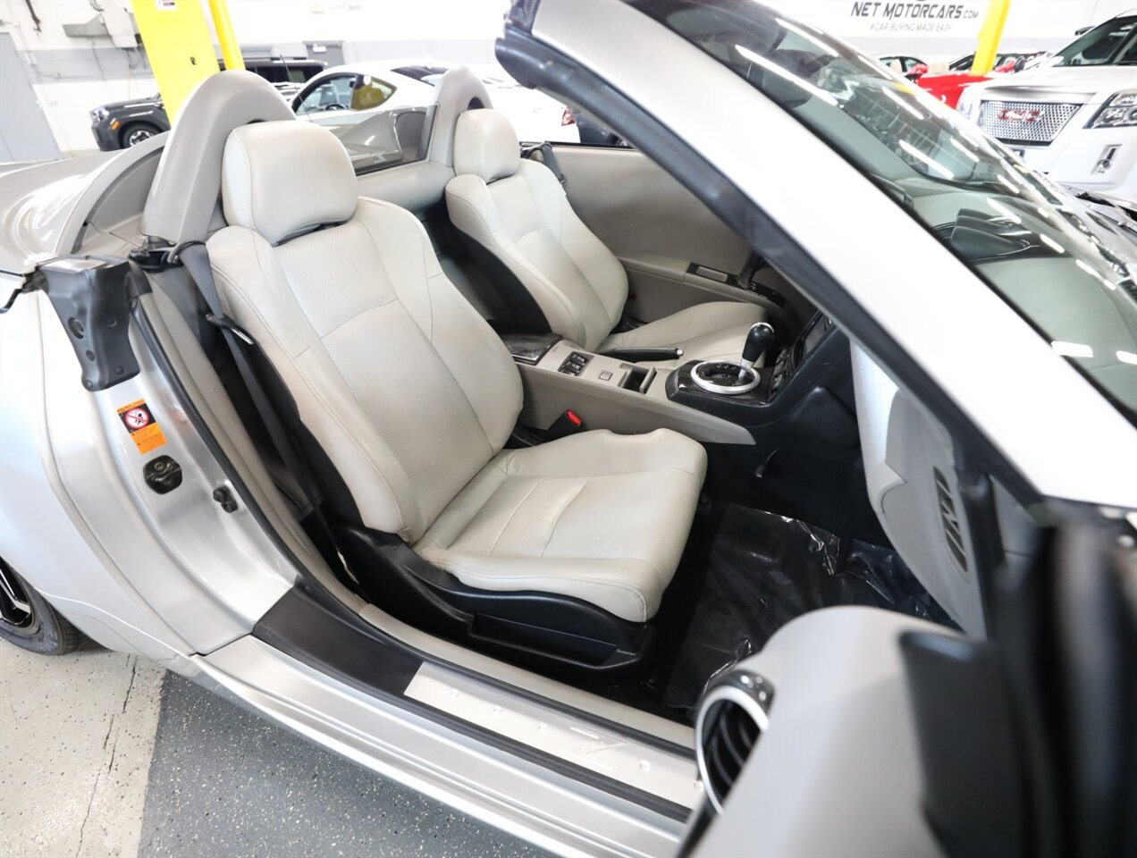 2005 Nissan 350Z Touring Convertible - Photo 21 - Addison, IL 60101