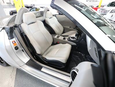 2005 Nissan 350Z Touring Convertible - Photo 21 - Addison, IL 60101