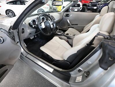 2005 Nissan 350Z Touring Convertible - Photo 24 - Addison, IL 60101