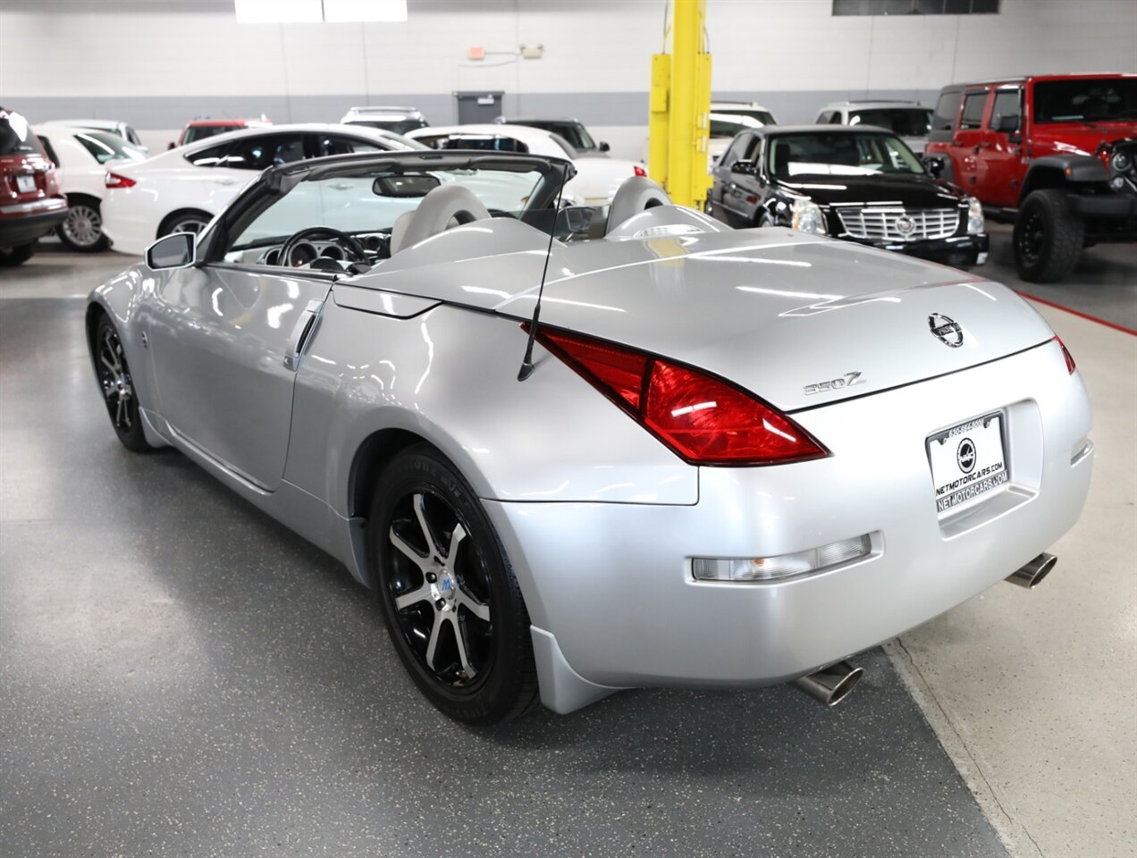 2005 Nissan 350Z Touring Convertible - Photo 14 - Addison, IL 60101