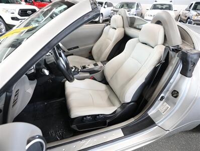 2005 Nissan 350Z Touring Convertible - Photo 25 - Addison, IL 60101