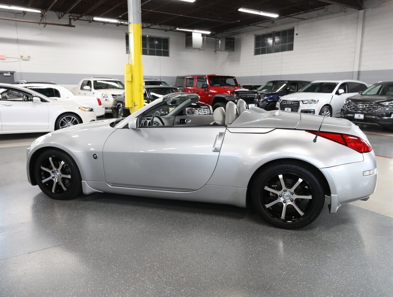 2005 Nissan 350Z Touring Convertible - Photo 17 - Addison, IL 60101