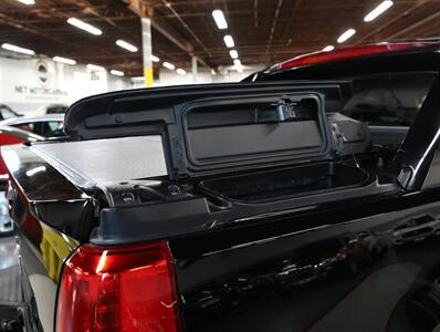 2012 Cadillac Escalade EXT Premium   - Photo 10 - Addison, IL 60101