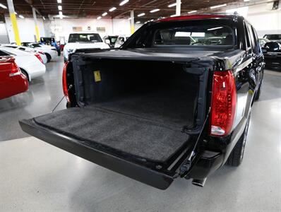 2012 Cadillac Escalade EXT Premium   - Photo 12 - Addison, IL 60101