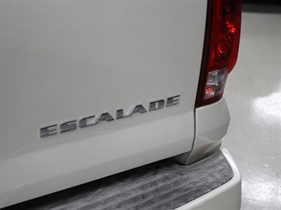 2012 Cadillac Escalade EXT Premium AWD   - Photo 16 - Addison, IL 60101