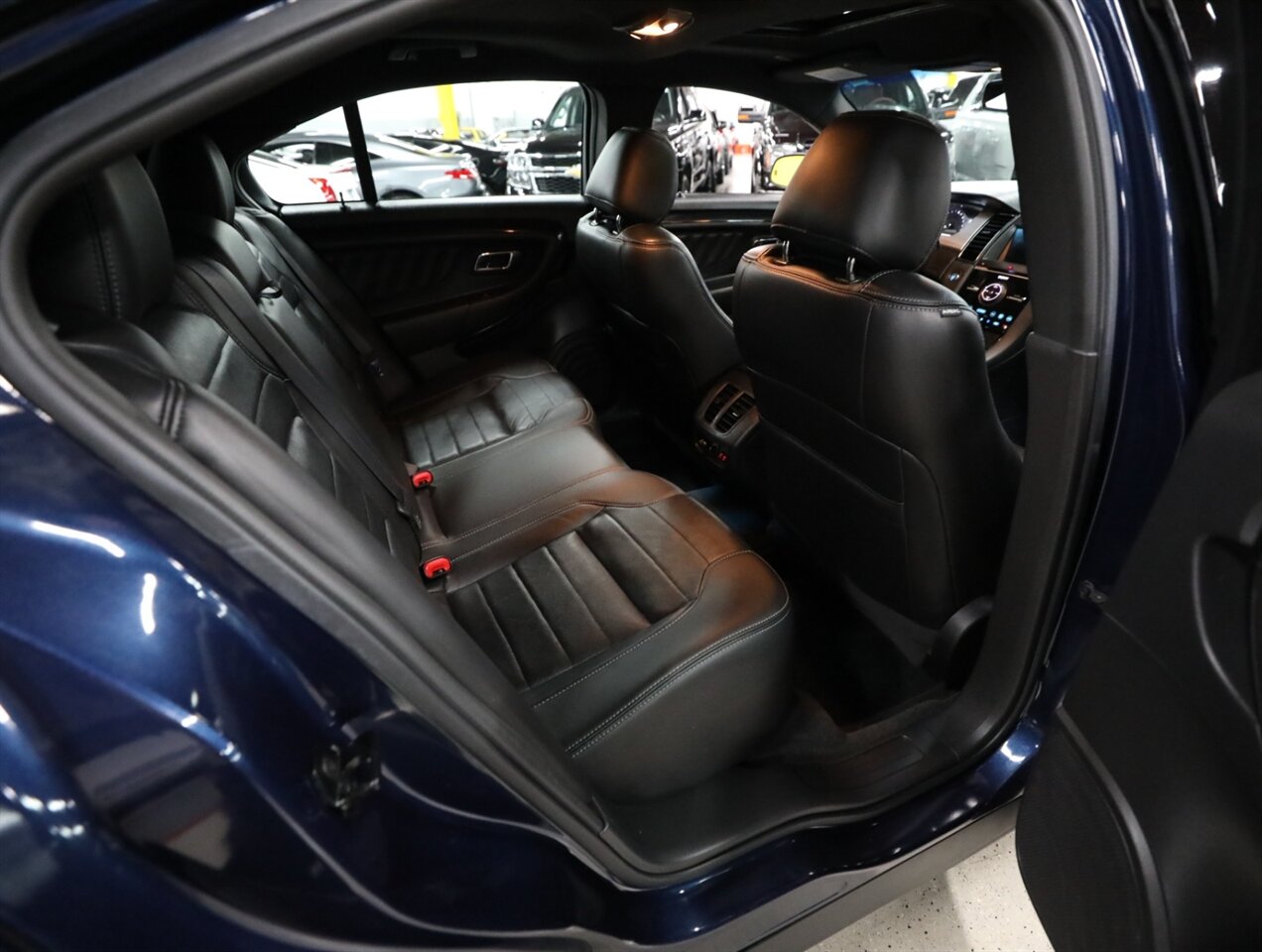 2017 Ford Taurus SHO AWD - Photo 22 - Addison, IL 60101