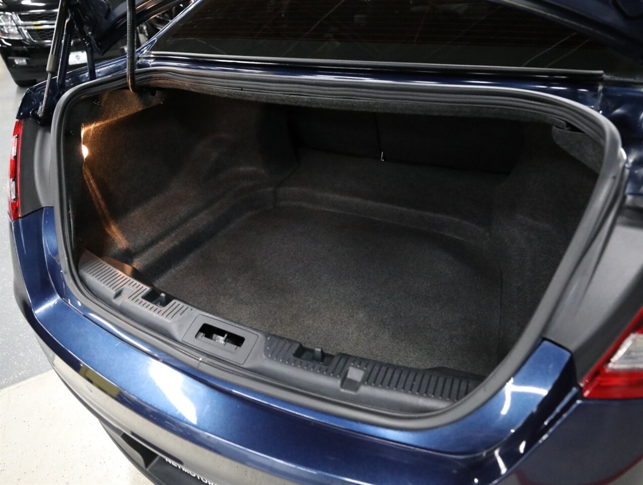 2017 Ford Taurus SHO AWD - Photo 24 - Addison, IL 60101