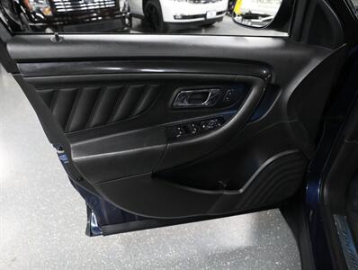 2017 Ford Taurus SHO AWD - Photo 29 - Addison, IL 60101