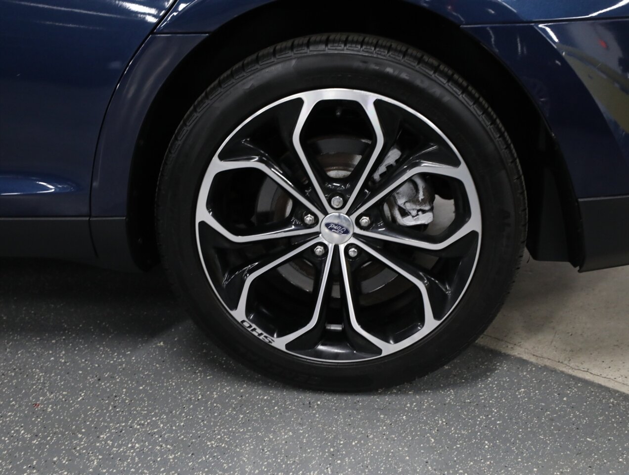 2017 Ford Taurus SHO AWD - Photo 45 - Addison, IL 60101