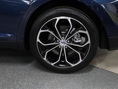 2017 Ford Taurus SHO AWD - Photo 45 - Addison, IL 60101