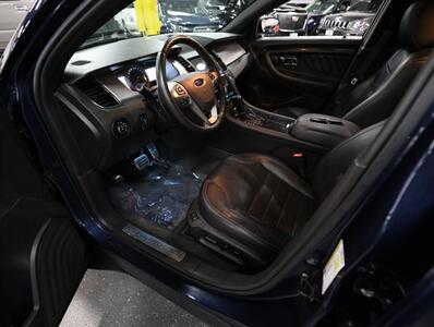 2017 Ford Taurus SHO AWD - Photo 30 - Addison, IL 60101