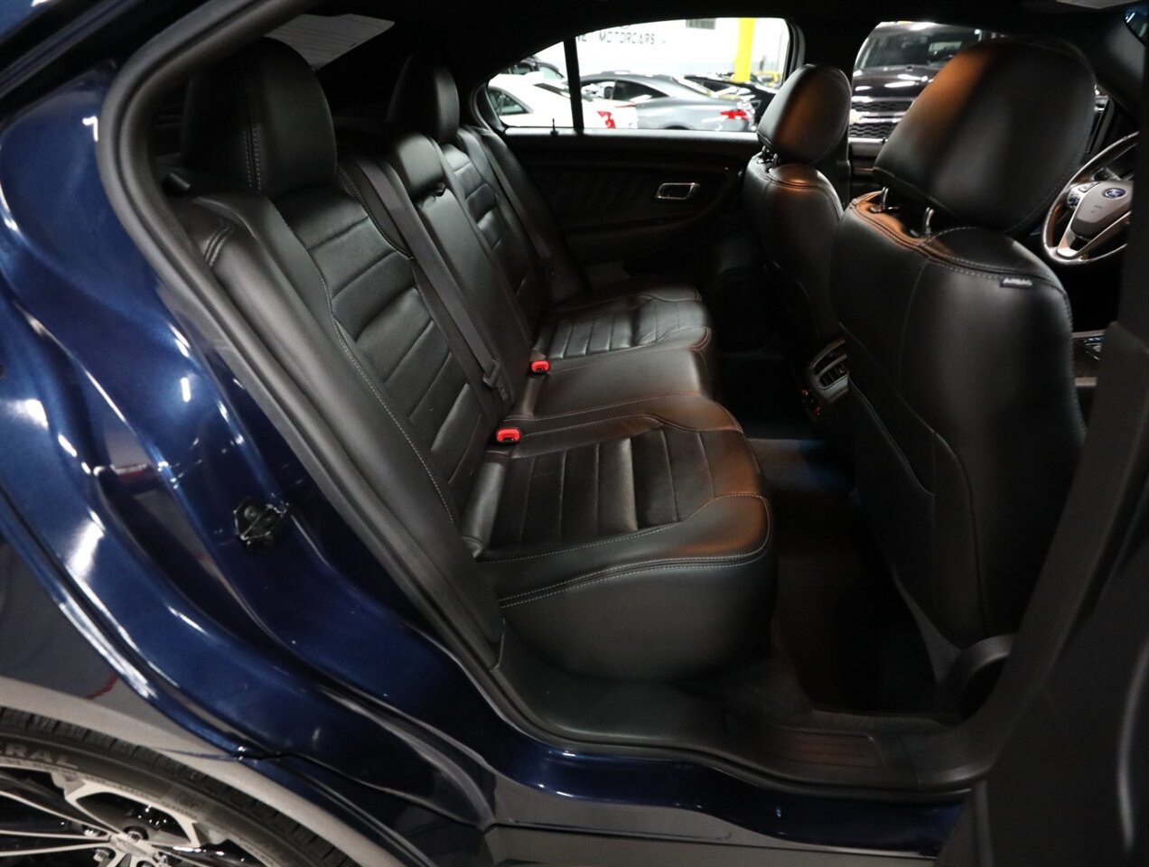 2017 Ford Taurus SHO AWD - Photo 23 - Addison, IL 60101