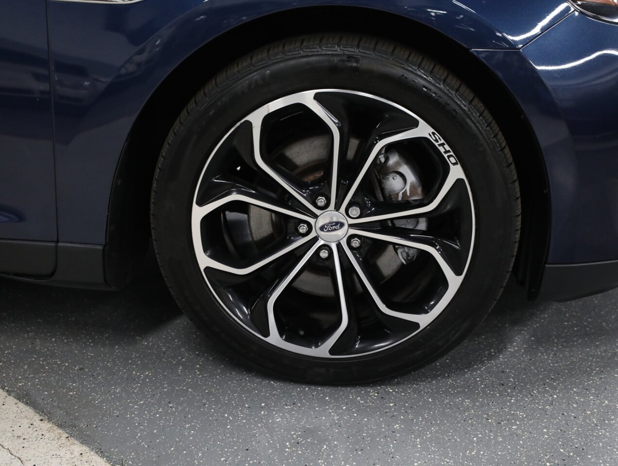 2017 Ford Taurus SHO AWD - Photo 47 - Addison, IL 60101