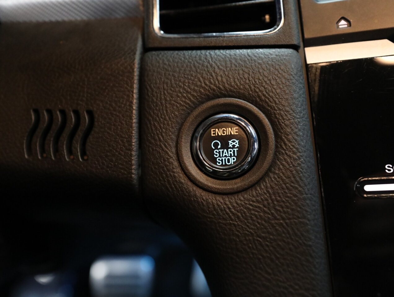 2017 Ford Taurus SHO AWD - Photo 37 - Addison, IL 60101