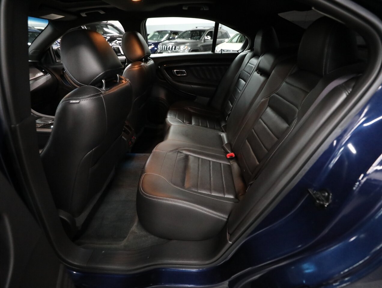 2017 Ford Taurus SHO AWD - Photo 27 - Addison, IL 60101