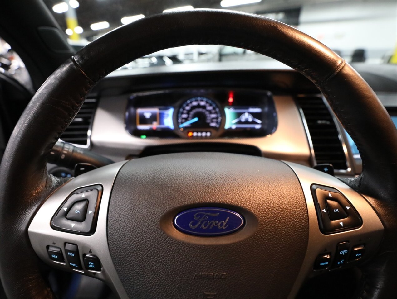 2017 Ford Taurus SHO AWD - Photo 41 - Addison, IL 60101