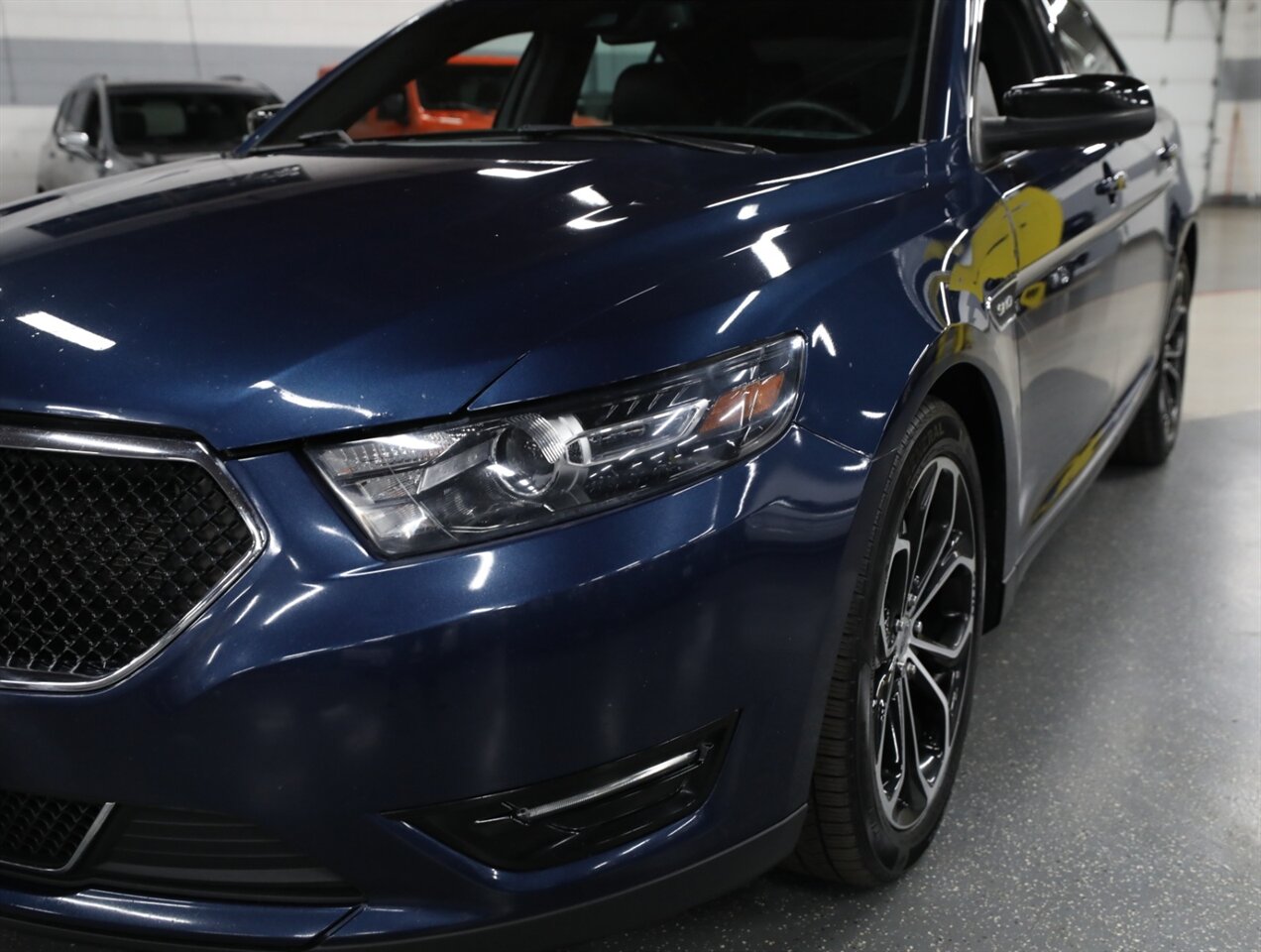 2017 Ford Taurus SHO AWD - Photo 5 - Addison, IL 60101