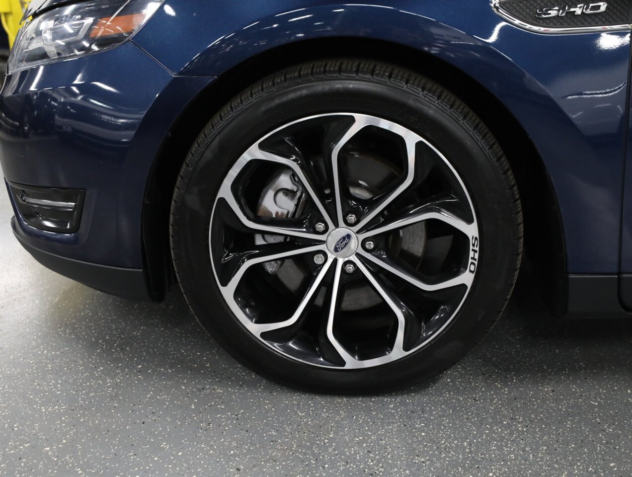 2017 Ford Taurus SHO AWD - Photo 46 - Addison, IL 60101