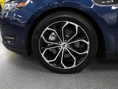 2017 Ford Taurus SHO AWD - Photo 46 - Addison, IL 60101