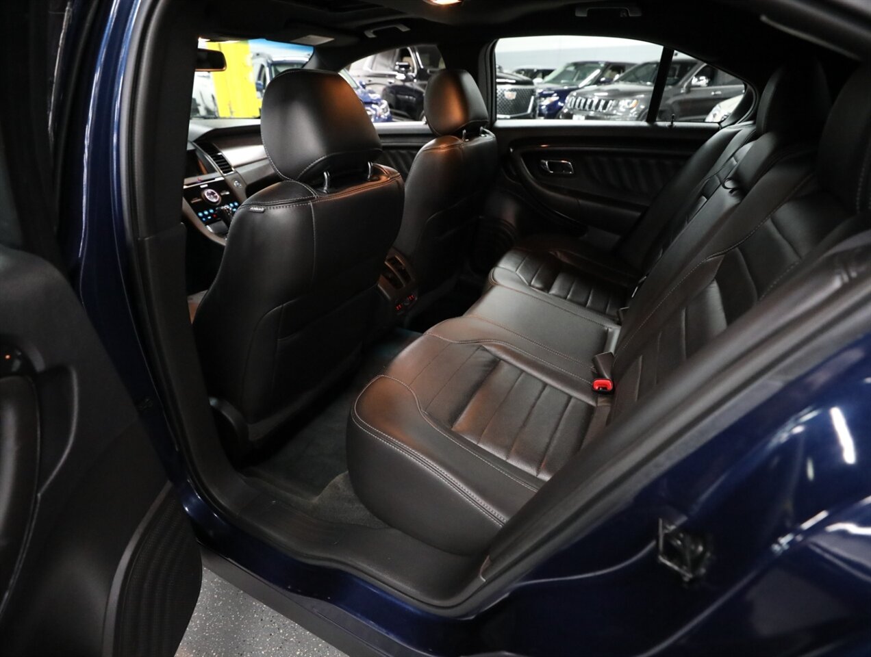 2017 Ford Taurus SHO AWD - Photo 26 - Addison, IL 60101