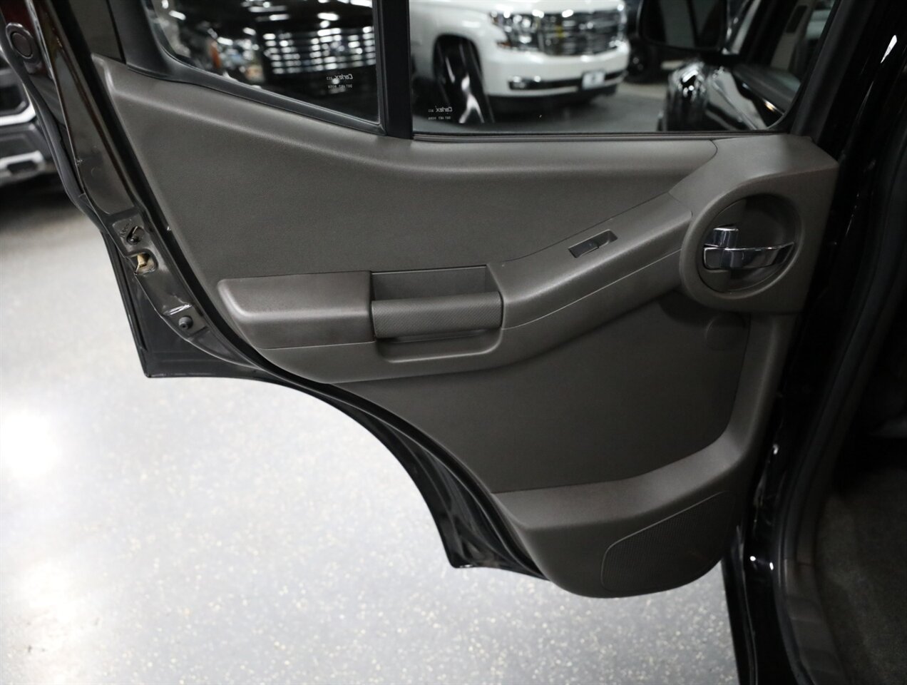 2014 Nissan Xterra PRO-4X 4x4 - Photo 25 - Addison, IL 60101