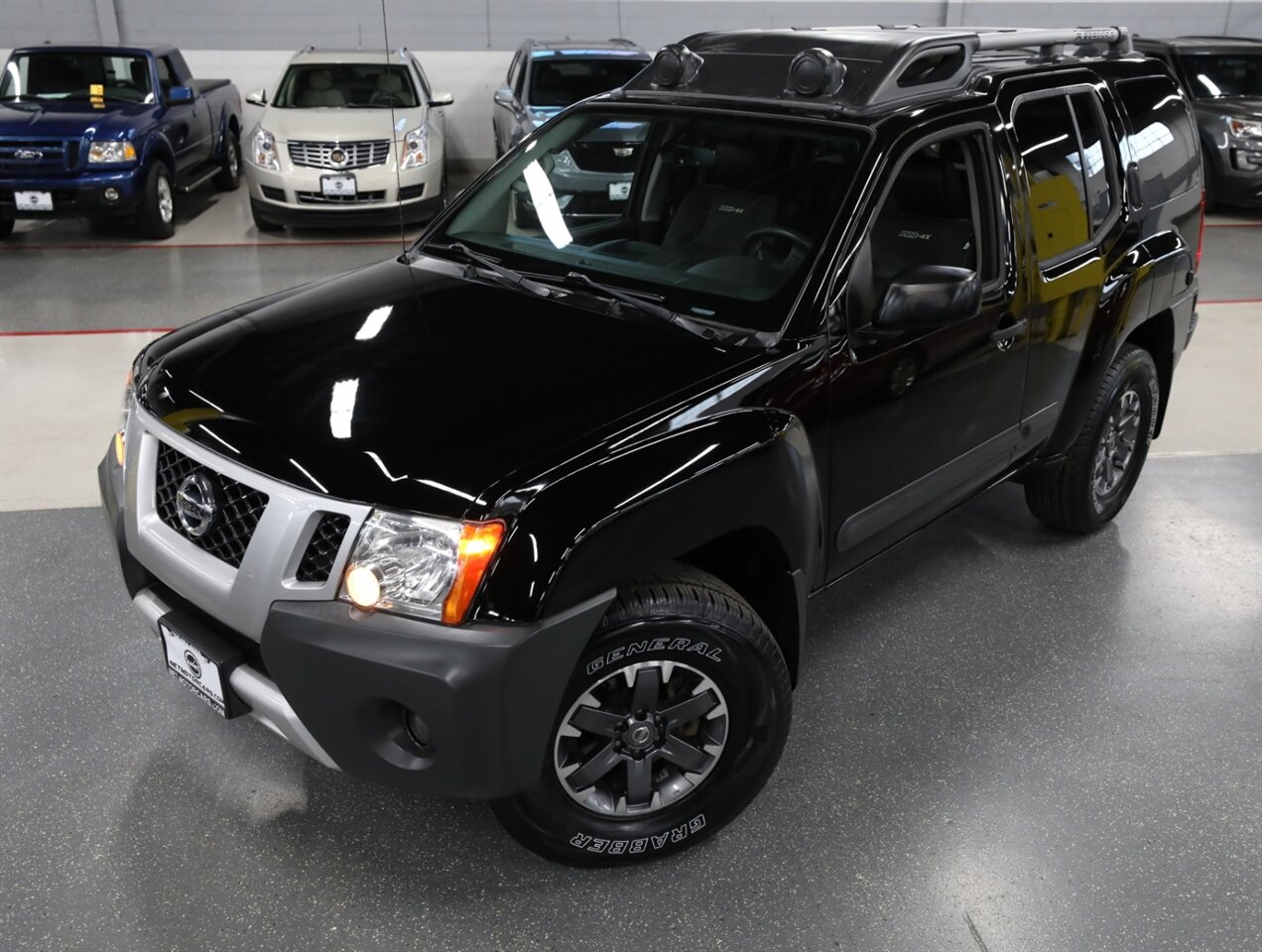 2014 Nissan Xterra PRO-4X 4x4 - Photo 2 - Addison, IL 60101