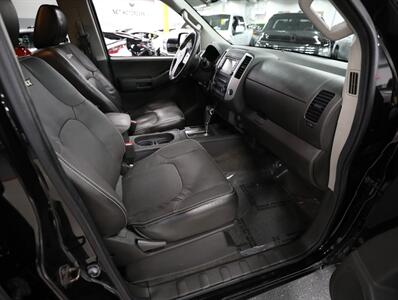 2014 Nissan Xterra PRO-4X 4x4 - Photo 18 - Addison, IL 60101