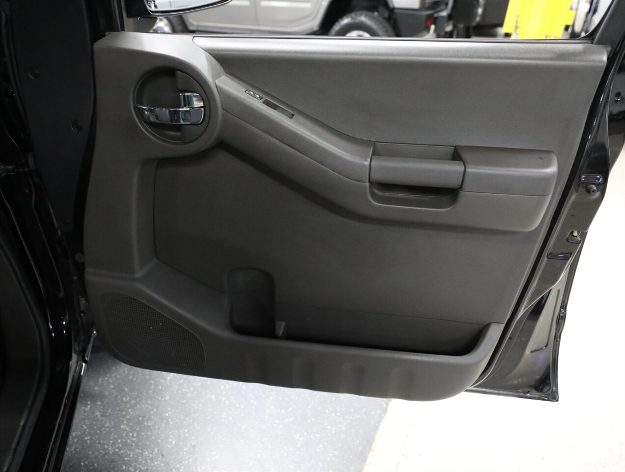 2014 Nissan Xterra PRO-4X 4x4 - Photo 17 - Addison, IL 60101