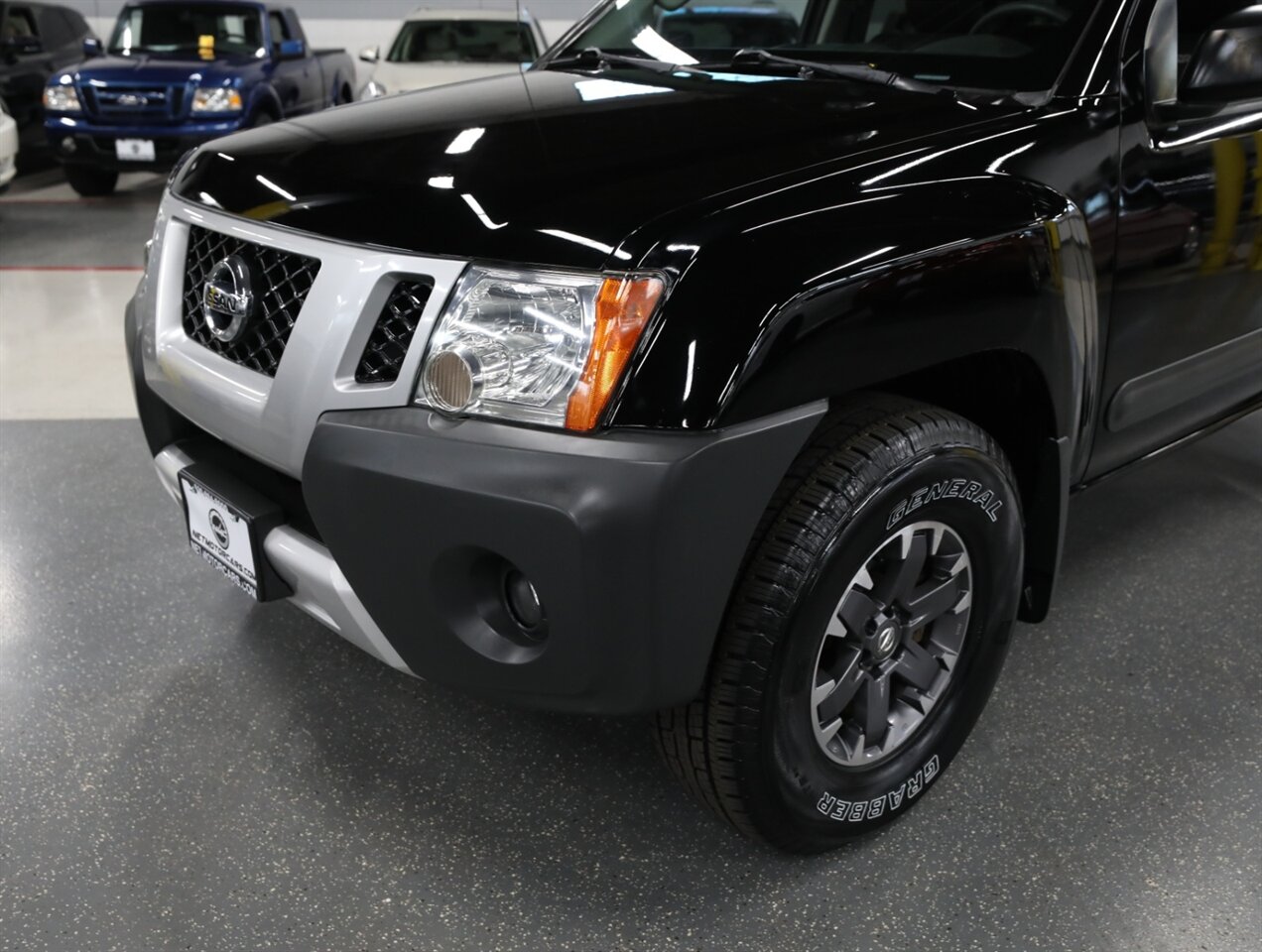 2014 Nissan Xterra PRO-4X 4x4 - Photo 3 - Addison, IL 60101