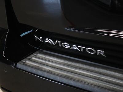 2017 Lincoln Navigator Select 4X4   - Photo 12 - Addison, IL 60101