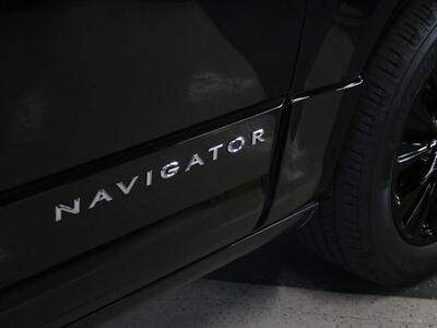 2017 Lincoln Navigator Select 4X4   - Photo 8 - Addison, IL 60101