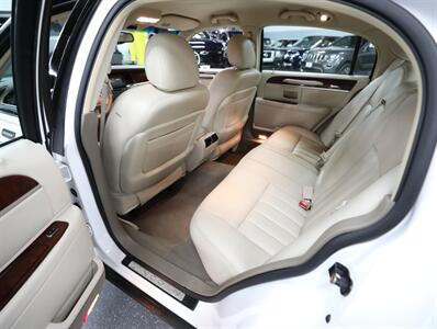 2003 Lincoln Town Car Executive   - Photo 23 - Addison, IL 60101