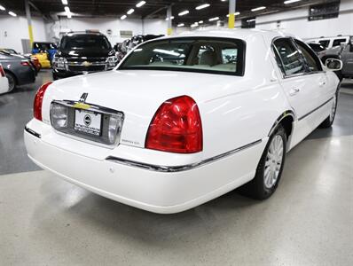 2003 Lincoln Town Car Executive   - Photo 9 - Addison, IL 60101