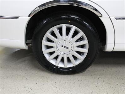 2003 Lincoln Town Car Executive   - Photo 36 - Addison, IL 60101