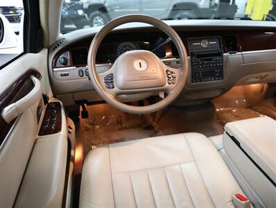 2003 Lincoln Town Car Executive   - Photo 25 - Addison, IL 60101