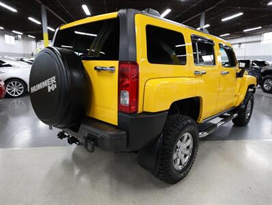 2007 Hummer H3 Luxury 4WD - Photo 10 - Addison, IL 60101