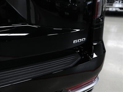 2023 Cadillac Escalade Premium Luxury 4WD   - Photo 11 - Addison, IL 60101