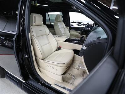 2023 Cadillac Escalade Premium Luxury 4WD   - Photo 18 - Addison, IL 60101