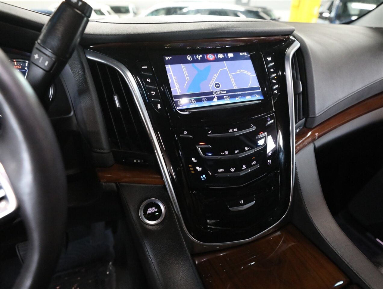 2018 Cadillac Escalade Premium Luxury 4WD - Photo 39 - Addison, IL 60101