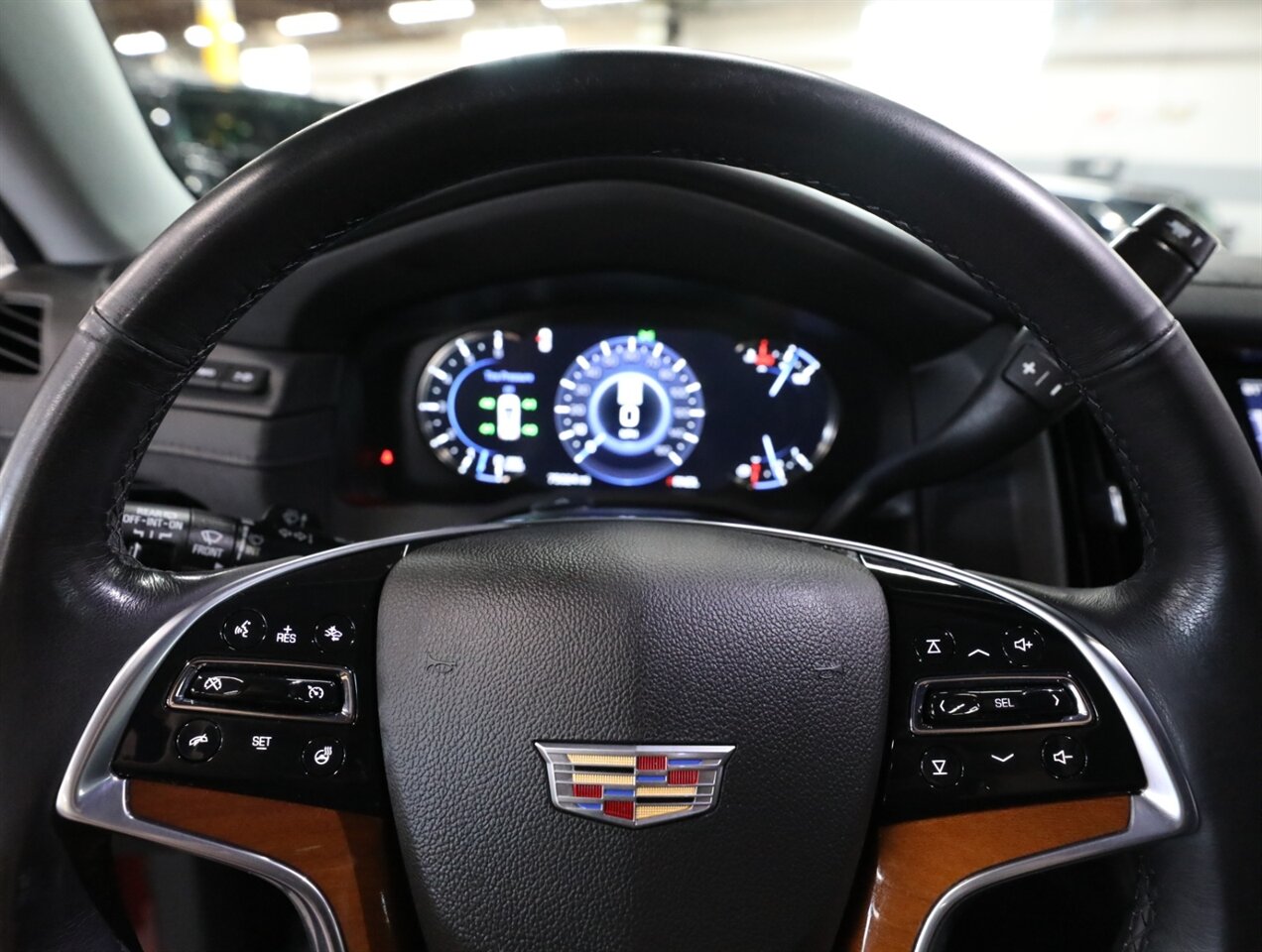 2018 Cadillac Escalade Premium Luxury 4WD - Photo 45 - Addison, IL 60101