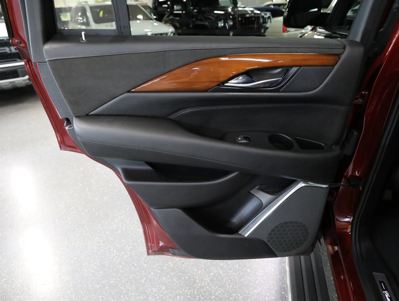 2018 Cadillac Escalade Premium Luxury 4WD - Photo 28 - Addison, IL 60101