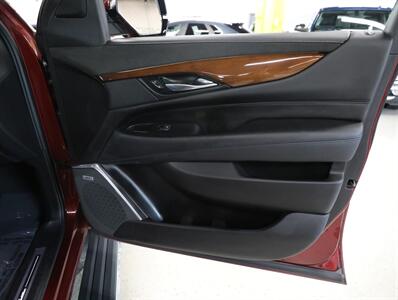 2018 Cadillac Escalade Premium Luxury 4WD - Photo 16 - Addison, IL 60101