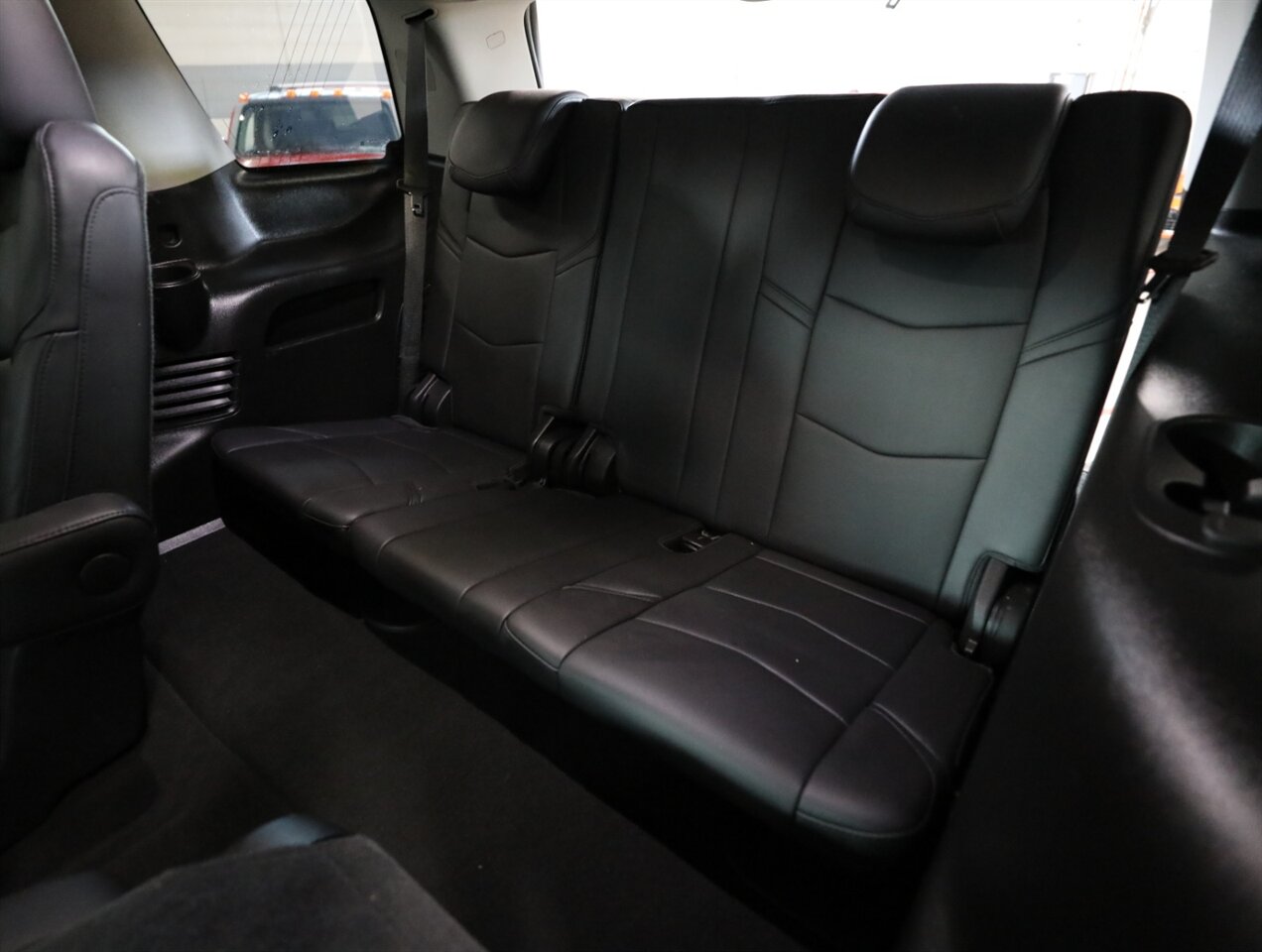 2018 Cadillac Escalade Premium Luxury 4WD - Photo 23 - Addison, IL 60101