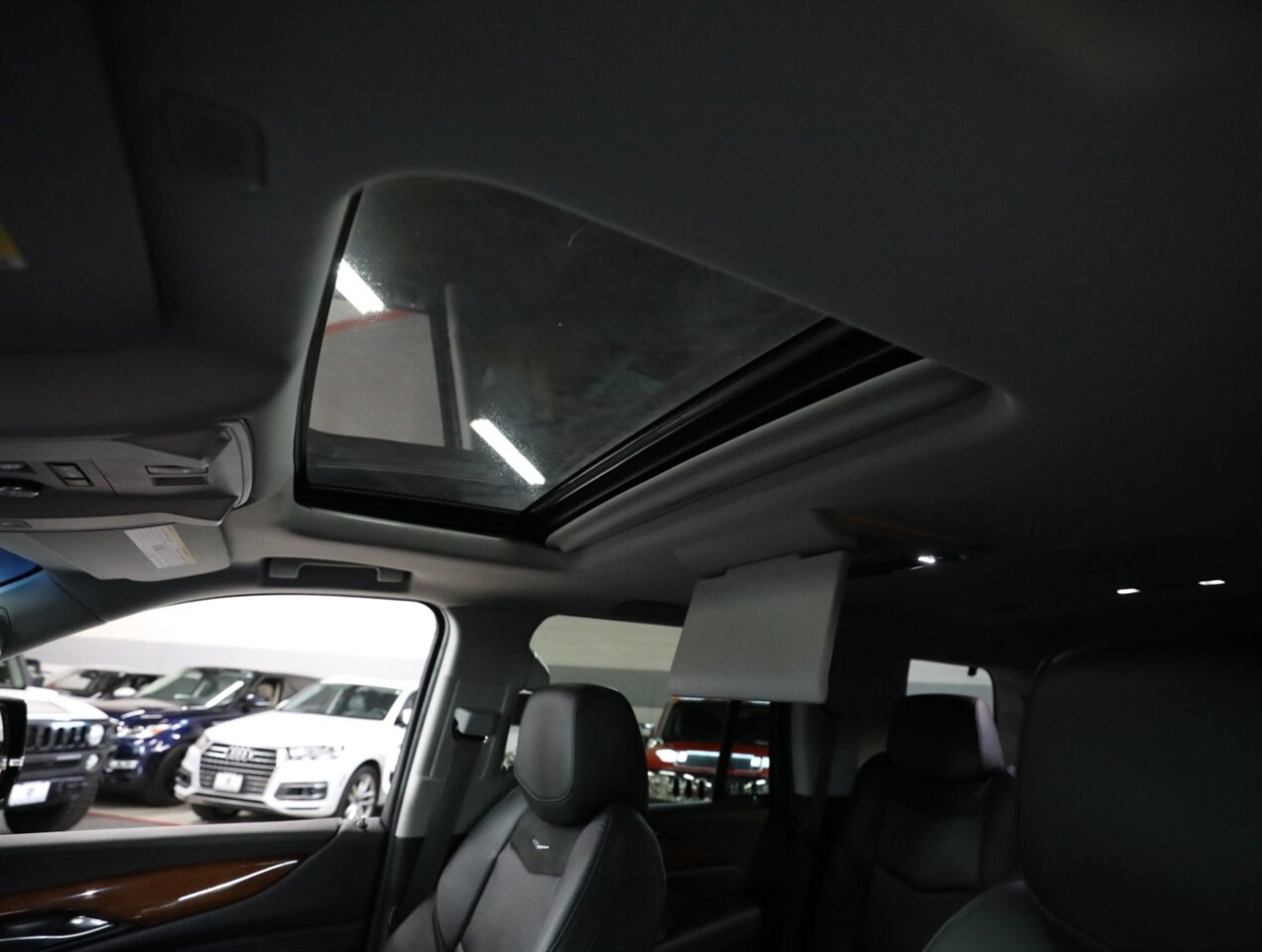 2018 Cadillac Escalade Premium Luxury 4WD - Photo 37 - Addison, IL 60101