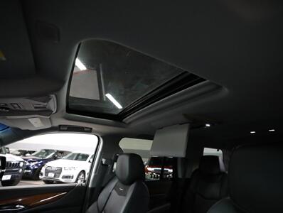 2018 Cadillac Escalade Premium Luxury 4WD - Photo 37 - Addison, IL 60101
